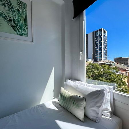 Stay U-Nique Apartments Seneca Барселона Екстериор снимка