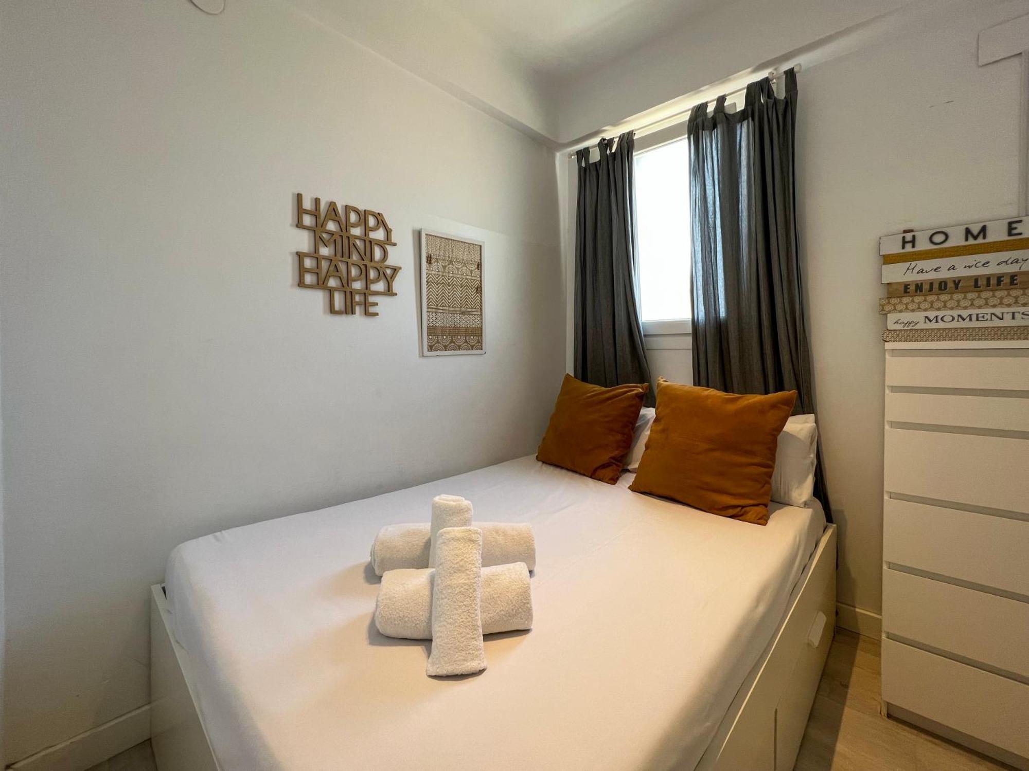 Stay U-Nique Apartments Seneca Барселона Екстериор снимка