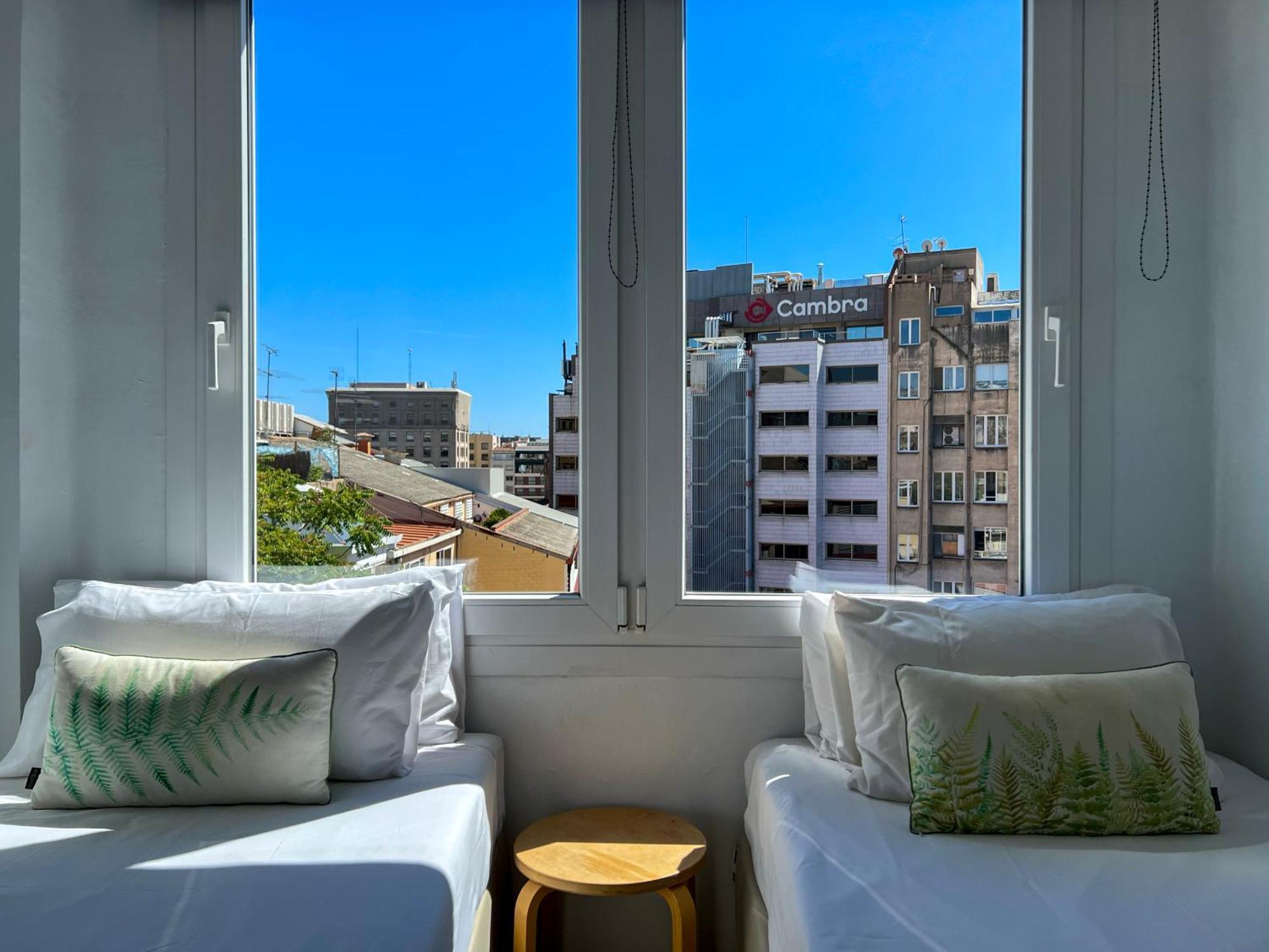 Stay U-Nique Apartments Seneca Барселона Екстериор снимка