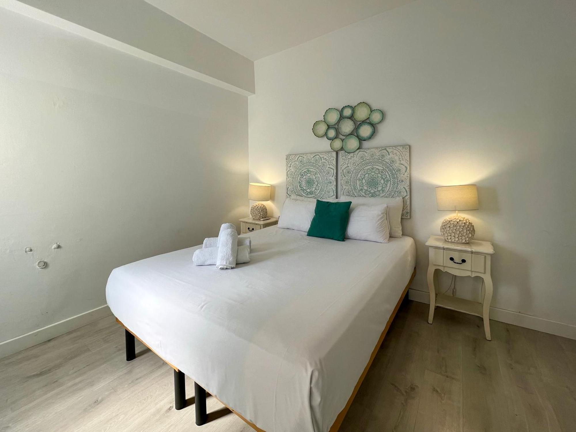 Stay U-Nique Apartments Seneca Барселона Екстериор снимка